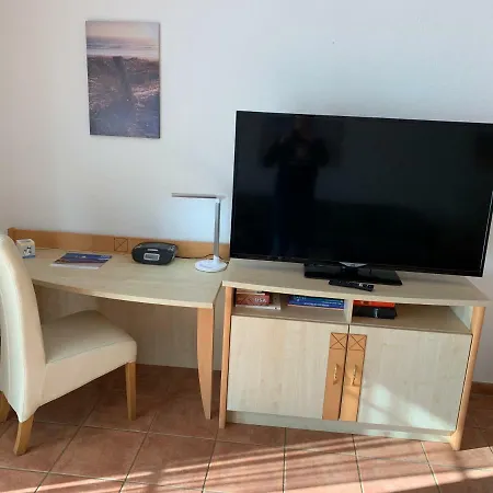 Ms Bernstein * Sagard